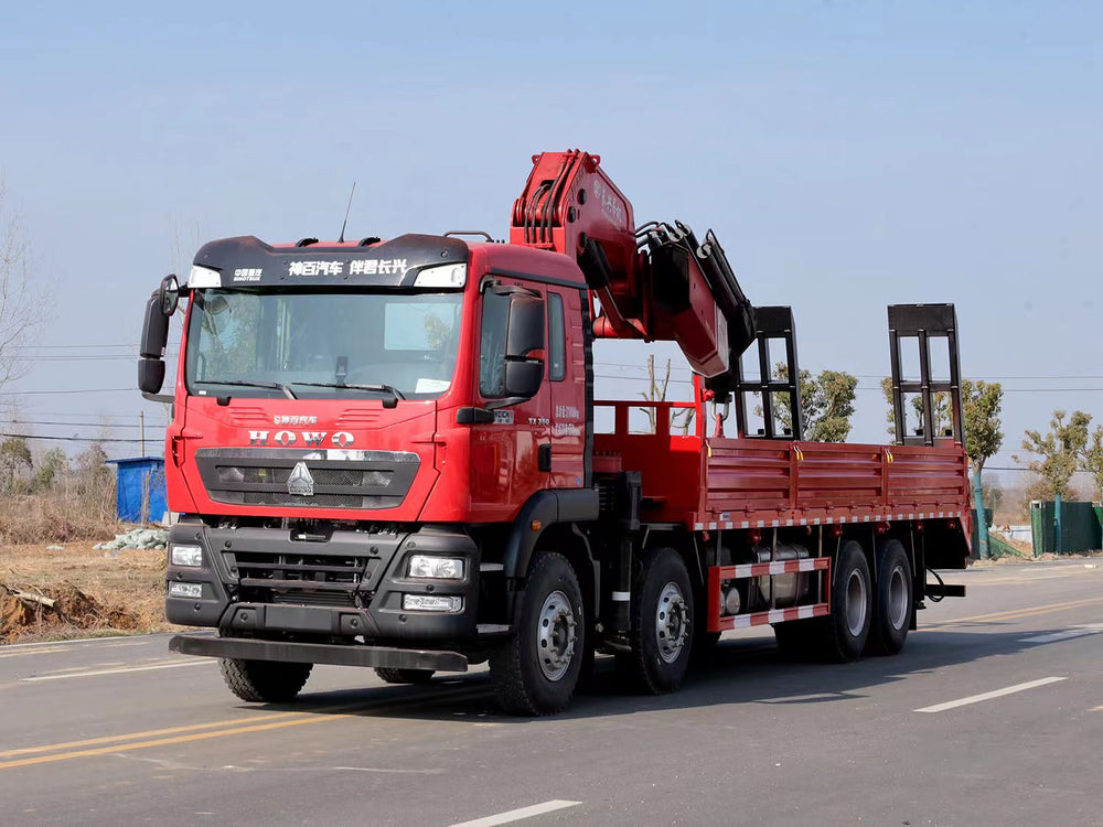 Sinotruk Howo 25-ton Knuckle Arm Truck Crane