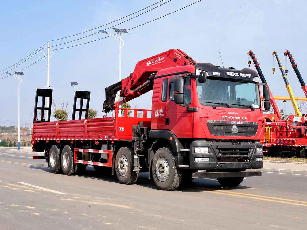 Sinotruk Howo 25-ton Knuckle Arm Truck Crane