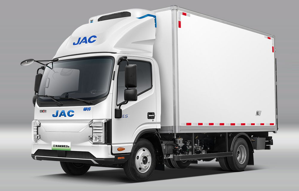 JAC 4.2-meter pure electric refrigerated truck