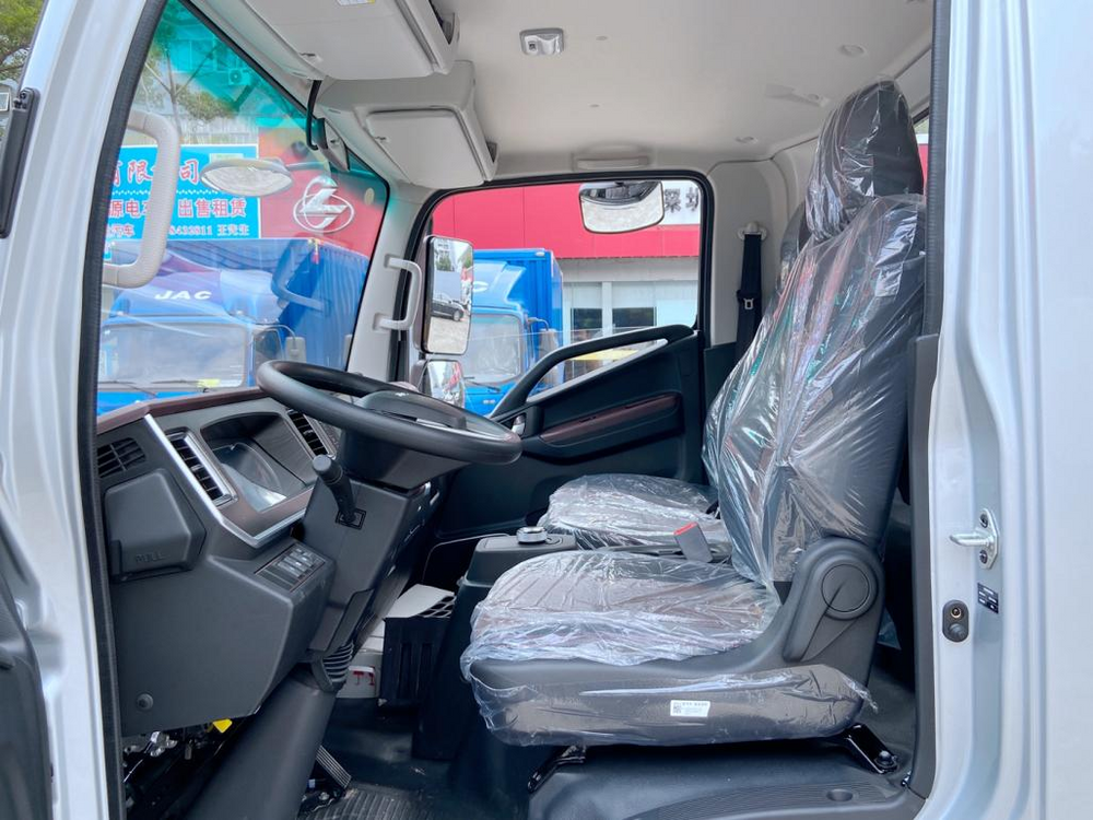 JAC 4.2-meter pure electric refrigerated truck