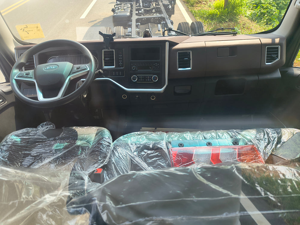 JAC 4.2-meter pure electric refrigerated truck