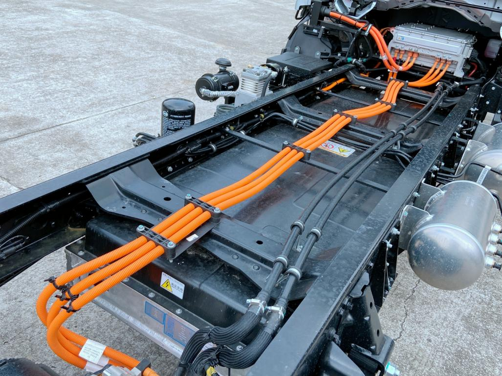 JAC 4.2-meter pure electric refrigerated truck