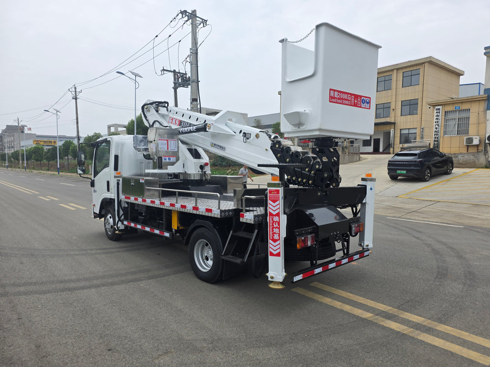 Isuzu 30-meter insulated basket aerial work platform truck for power maintenance