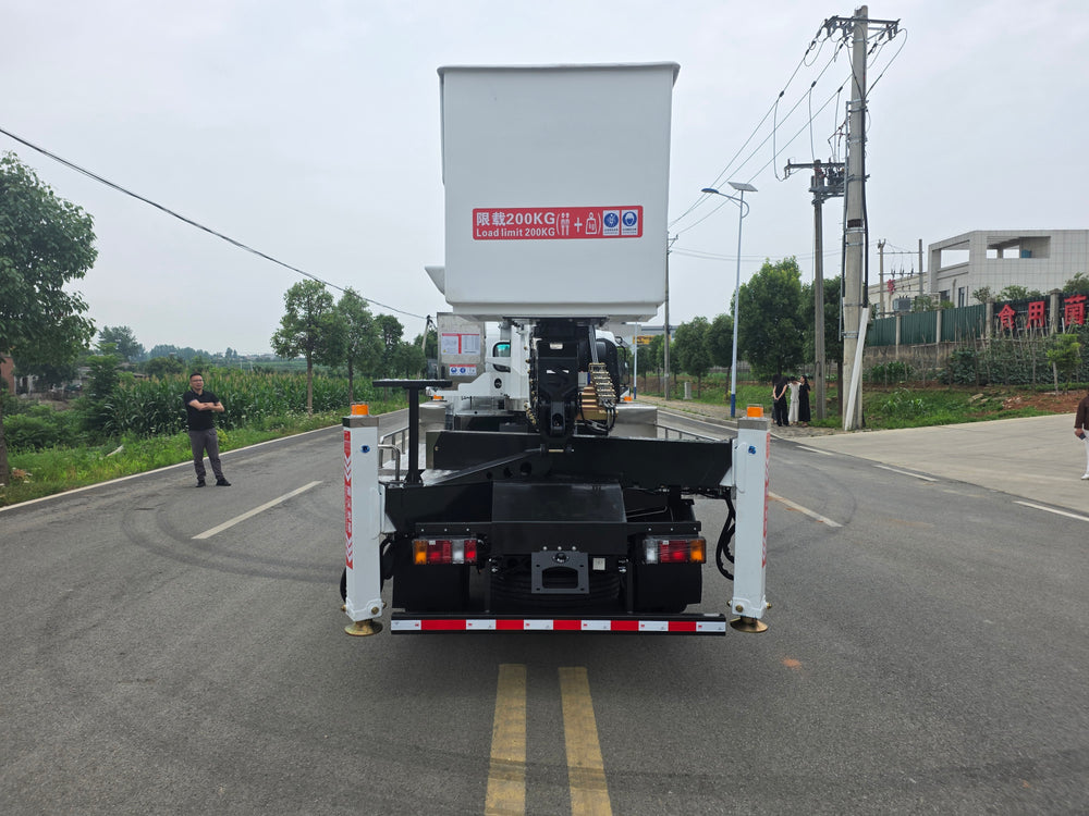 Isuzu 30-meter insulated basket aerial work platform truck for power maintenance