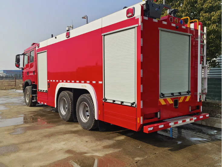 HOWO6*4 12 m³ foam water tanker fire truck