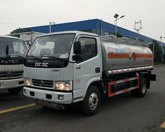 Dongfeng 4*2 4400L oil tank truck