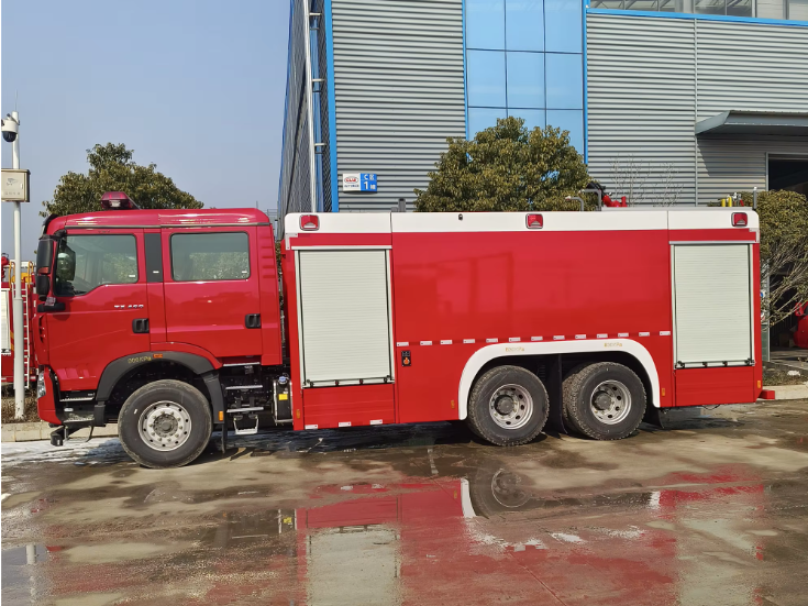 HOWO6*4 12 m³ foam water tanker fire truck