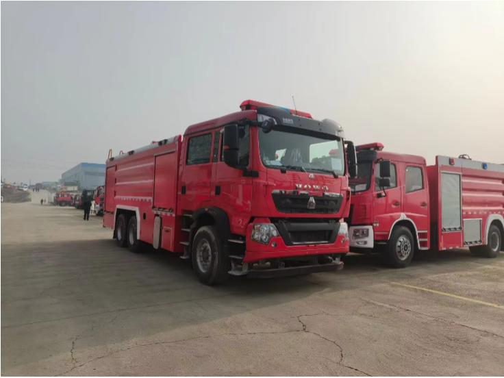 HOWO6*4 12 m³ foam water tanker fire truck