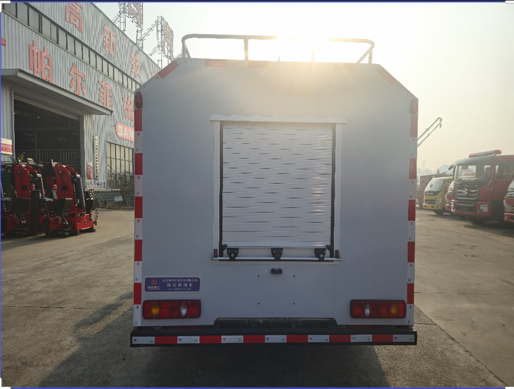Dongfeng 4WD Forest Firefighting Sprinkler Truck