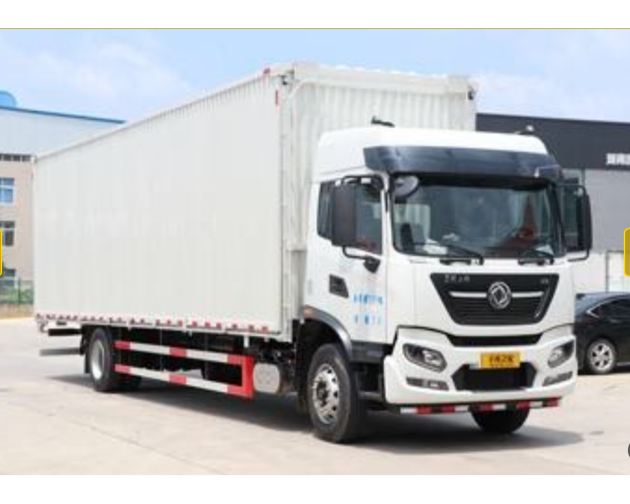 Dongfeng 4×2 9.8-meter Box Cargo Truck