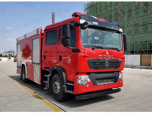 Howo 4x2 8m³ foam water tanker fire truck