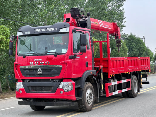 HOWO 4×2 Palfinger 8T 5Section Telescopic Boom Crane
